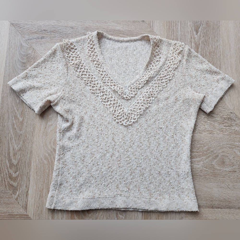 Elegant Vintage Top With Knitted Lace Vneck Collar